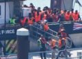 Azilkërkuesit e kthyer nga Britania në Francë denoncojnë dhunë fizike e psikologjike, “The Guardian”: Probleme shëndetësore, njëri prej tyre…