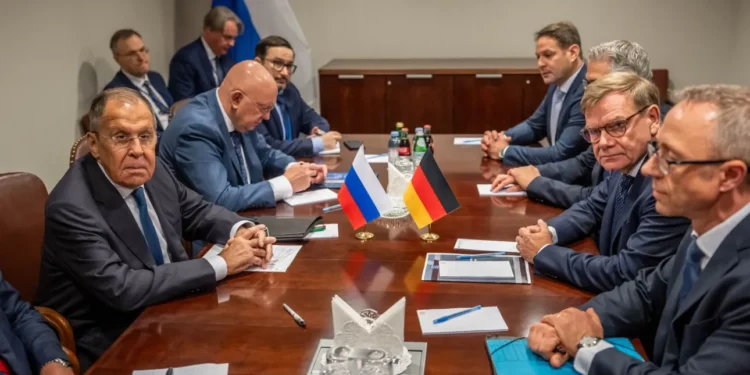 Ministrat e Jashtëm të Rusisë dhe Gjermanisë zhvilluan bisedimet e para që nga pushtimi i Ukrainës -