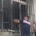 Zjarri shkrumbon banesën në Bulqizë, shpëtohet nga flakët një person me aftësi të kufizuara! (VIDEO)