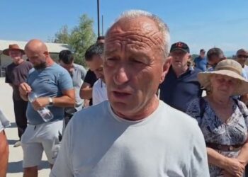 Protesta në Patos-Marinzë, banorët kërkojnë zbatimin e kontratave nga “Bankers” dhe paralajmërojnë bllokimin e tokave
