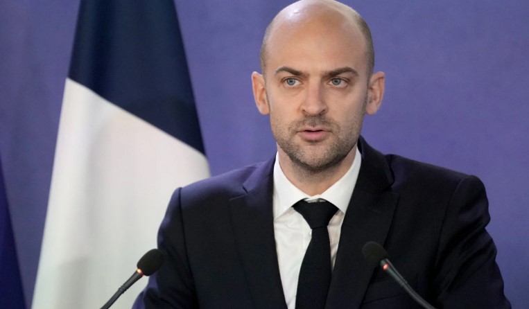Ministri i Jashtëm francez  Palestinezët duhet të mbajnë zgjedhjet pas vonesave të përsëritura