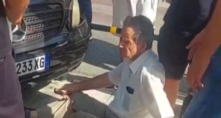 Aksident i frikshëm te  Ura e Varur  në Berat  furgoni përplas çiftin e moshuar në trotuar  Shoferi dëshmon se iu bllokuan timoni e frenat  VIDEO 