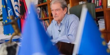 Berisha akuza për ndryshimet në Qeveri: Shëndetësinë e mori në dorë vetë Rama! Demo i gatuar me bandat, ka lidhje të afërta me kreun e SPAK