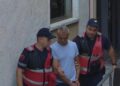 U arrestua se plagosi me drapër babanë e ish-bashkëjetueses, Gjykata e Fierit lë në “arrest me burg” dajën e deputetes Zegjine Çaushi