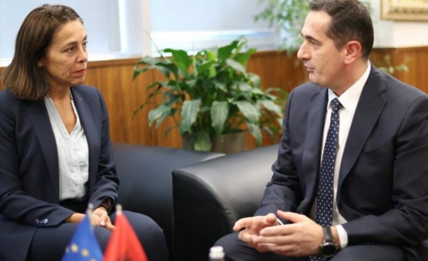 Ambasadorja e BE takim në zyrën e Klodian Brahos  zbulohet tematika e bisedës me kreun e SPAK  Lufta kundër krimit të organizuar  korrupsionit dhe 