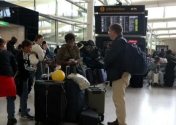 Kaosi në aeroportet britanike, anulohen rreth 200 fluturime, shkak një problem teknik në sistemin e kontrollit të trafikut ajror
