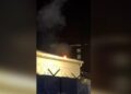 Dënimi i ish-krerëve të UÇK nga Haga, protestë deri në orët e vona në Prishtinë! Qytetarët hedhin gurë drejt zyrave të EULEX, merr flakë çatia