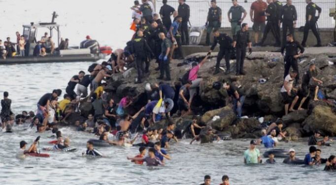 Kriza e emigrantëve, përfaqësuesi i qeverisë spanjolle në Ceuta jep dorëheqjen  -