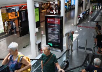 Aeroporti i Katanias pezullon fluturimet, shkak aktiviteti i vazhdueshëm i vullkanit Etna -