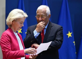 Ceremonia shtetërore e “Kasapit të Bosnjës”, Von der Leyen dhe Costa: Pamjet nga varrimi i Mlladiçit në Beograd ishin tronditëse!