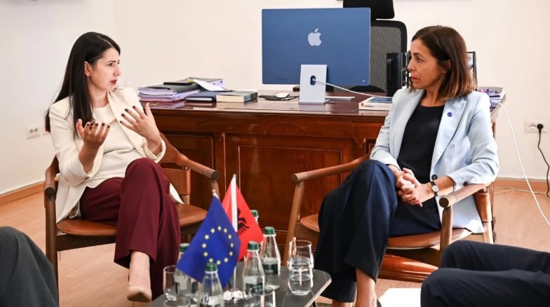 Ambasadorja e BE takohet me ministren Pirdeni  Rikonfirmojmë angazhimin e plotë të Brukselit për të mbështetur Shqipërinë