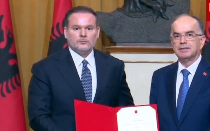 Ceremonia në Presidencë  Ervin Demo betohet para Begajt si ministër i Punëve të Brendshme 