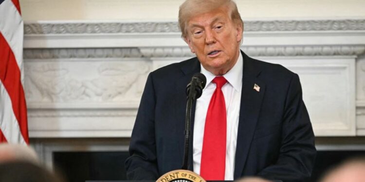 “Çfarë pyetjeje idiote!” Trump përjashton përdorimin e armëve bërthamore ndaj Iranit -