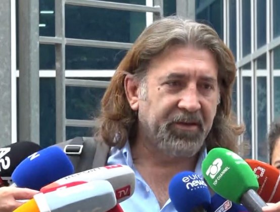  Gjyqtarët i lejojnë  kurse ne jo   Refuzoi të dorëzonte telefonin para se të hynte në sallën e GJKKO  avokati gjobitet me 50 mijë lekë   REAGIMI 