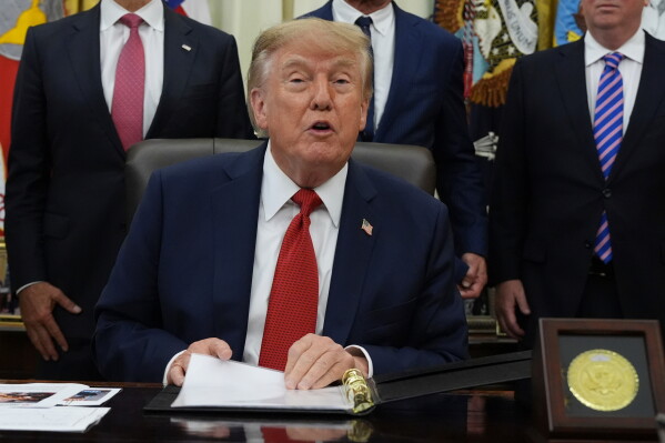 Trump zbulon marrëveshje aksionesh me vlerë miliona dollarë në industrinë e teknologjisë dhe Inteligjencës Artificiale 