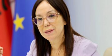 Ministrja Spahiu: Të dëgjojmë dhe të trajtojmë çdo shqetësim të qytetarëve