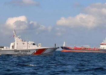 Përplasen dy anije në Detin Marmara, fundoset njëra prej tyre: 10 anëtarë të ekuipazhit rezultojnë të zhdukur