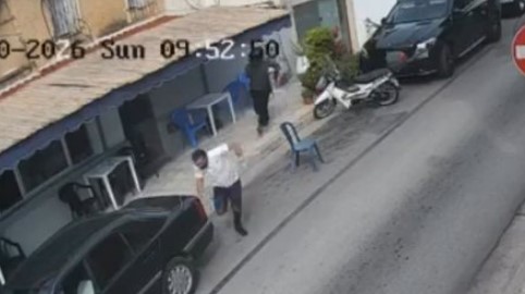 VIDEO  Zbulohen pamjet e ekzekutimit mafioz të Artan Murtajt në Sarandë  Momenti kur 44 vjeçari përpiqet të largohet me vrap  por 