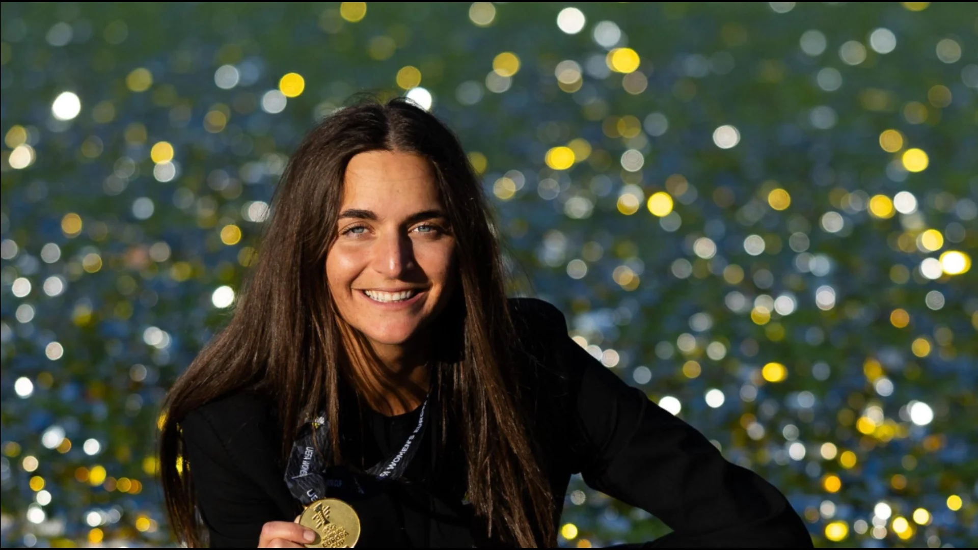 Një shqiptare në ceremoninë e  Topit të Artë   Elena Sadiku  e vetmja trajnere femër në pesëshen finaliste