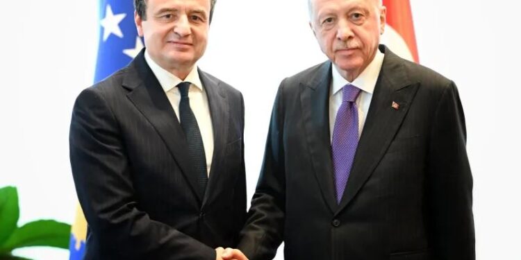 Erdogan zotohet ta mbështesë Kosovën në industrinë e mbrojtjes -