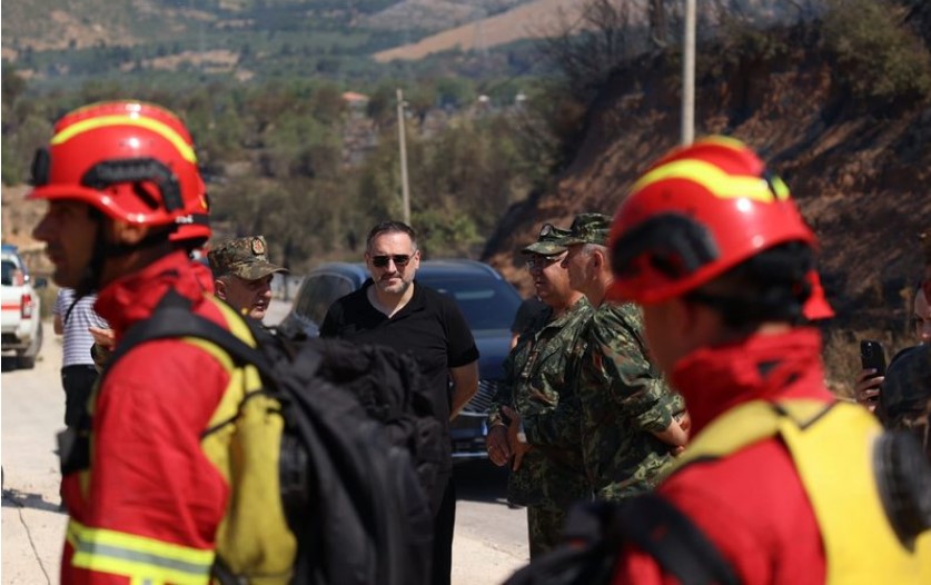  Nuk pati humbje jete dhe dëme në biznese   Ministri Nufi sot nga Himara  Situata nga zjarri është totalisht nën kontroll  mbi 300 forca në terren