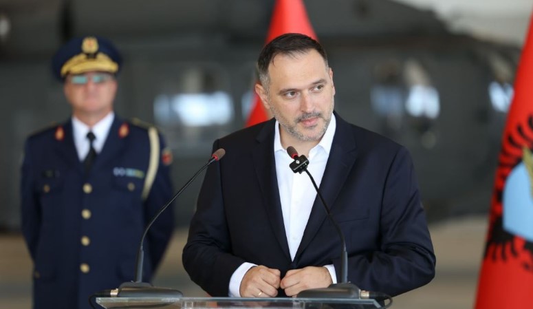 Farka ndryshon komandantin e Bazës Ajrore  Kaloshi në vend të Buzit  Ministri Nufi  Forca Ajrore  shtylla kurrizore e Forcave të Armatosura 