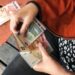 Greqia rrit mbështetjen për pensionistët dhe pagat: 400 euro bonus çdo vit, paga minimale 1000 euro