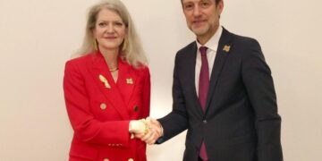 “Diskutime për disa fusha bashkëpunimi”- Hoxha takohet me Nënsekretaren Amerikane të Shtetit, Hooker: Shqipëri-SHBA avancojnë interesat e përbashkëta