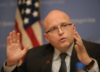 “Të mendohet për të ardhmen e rajonit”- Ish-diplomati amerikan pas dënimit të krerëve të UÇK: U befasova që u dha një dënim kaq i rëndë!