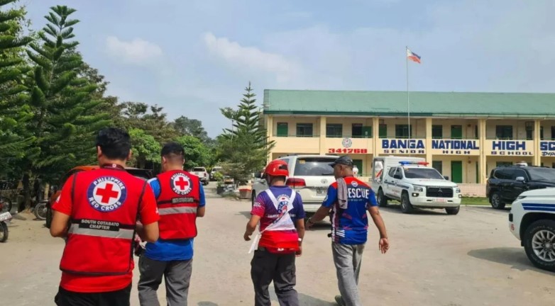 Masakër në një shkollë në Filipine  të paktën 3 të vdekur dhe 8 të plagosur  Edhe autori 16 vjeçar mes viktimave  vrau veten
