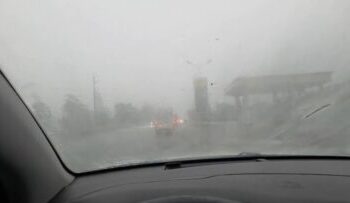 Stuhi në Elbasan! Rugët nën ujë, vështirësohet qarkullimi