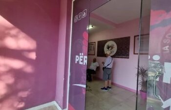 Nisma ‘Besa’/ Deputeti i PS takim me banorët e Gjirokastrës, të moshuarit kërkojnë zgjidhje për problematikat