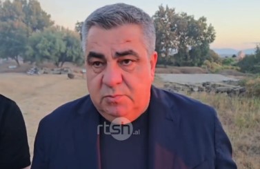 Zjarri pranë parkut të Apolonisë  ministri Gonxhja  Asnjë monument i dëmtuar  ndërhyrje nga toka dhe ajri për shuarjen e zjarrit  Hetim shkakut