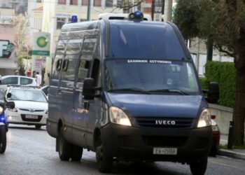 Skenë si në filma, shqiptari i burgosur për trafik droge arratiset nga spitali në Greqi! Grupi i armatosur e me makina “policie” neutralizon efektivët