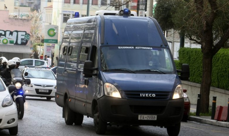 Arratisja e të burgosurit shqiptar në Greqi  gjendet e aksidentuar mes kallamishteve një nga makinat e autorëve  Njëri dyshohet se u plagos   DETAJET 
