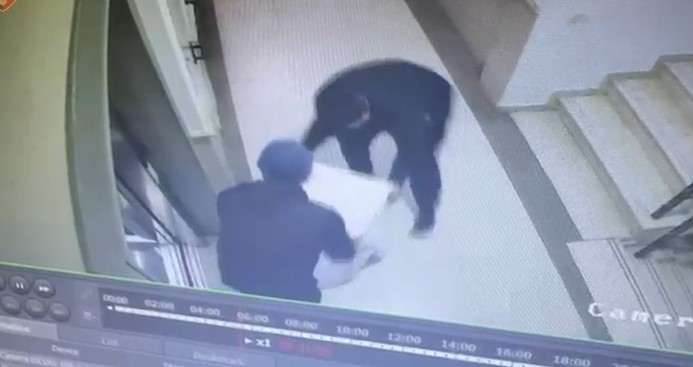 Vjedhje spektakolare në Berat   skifterët  grabisin kasafortat me 200 milionë lekë të dy biznesmenëve  Policia nis hetimet 