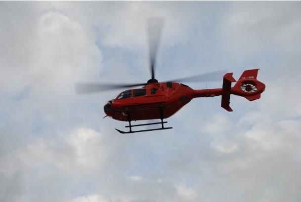 Ngjarje e rëndë në Skrapar  Foshnja 1 vjeçare dëmton dorën me grirëse mishi  transportohet me helikopter te Trauma