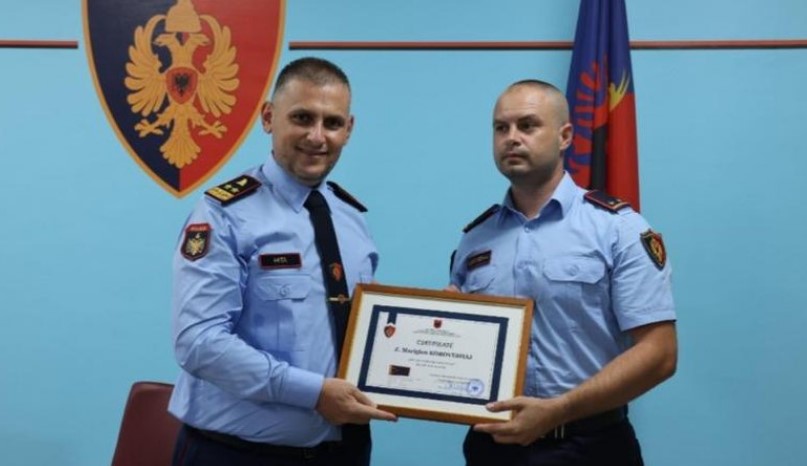 Hita gradon  Kryekomisar  efektivin që shpëtoi 24 vjeçaren e marrë peng në Roskovec  Shpërblim dhe për ata që kapën vrasësin e portugezit