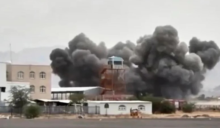 Rriten tensionet edhe në  Detin e Kuq   rebelët Houthi synojnë ishullin që kontrollon një nga rrugët më të rëndësishme tregtare globale