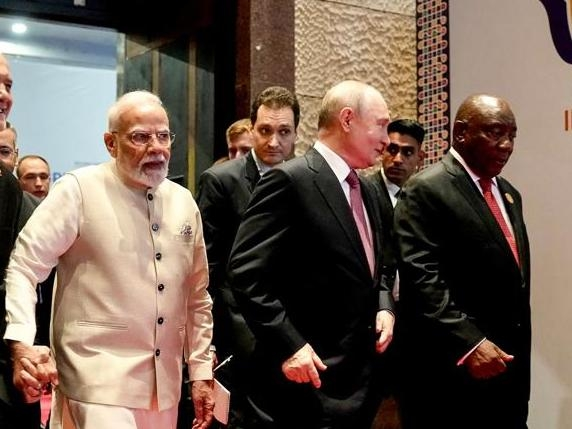 A mund ta bëjnë Xi Jinping dhe Modi atë që nuk e bëri Trump  Rusia hap derën për negociata