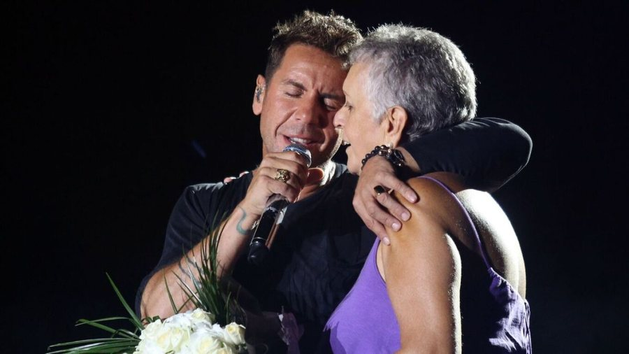 giorgos-u-vra-familja-shperthen-pas-vdekjes-se-kengetarit-grek-mazonakis-nena-kerkoj-drejtesi