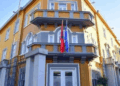 Kuvendi i Shqipërisë miratoi të enjten me 106 vota pro, asnjë kundër dhe asnjë abstenim, projektligjin “Për pjesëmarrjen e Forcave të Armatosura të Republikës së Shqipërisë në operacionin ushtarak të Forcës Ndërkombëtare të Stabilitetit, në Gaza”.  Për këtë vendim në parlament, ministri i Mbrojtjes, Ermal Nufi, reagoi përmes një postimi në rrjetet sociale, duke e cilësuar këtë votim unanim si një hap thelbësor që e ngre përkushtimin ushtarak të Shqipërisë në një tjetër nivel.  “Një vendim që e shndërron angazhimin e Shqipërisë për paqen në një kontribut konkret në terren“, shkruan ministri Nufi.  Ai nënvizoi më tej rëndësinë e bashkëpunimit me aleatët strategjikë.  “Si aleat i vendosur, Shqipëria qëndron krah për krah me SHBA në përpjekjet për paqe me përgjegjësi, solidaritet dhe kontribut për sigurinë ndërkombëtare.“, thekson ministri në postimin e tij.  Përmes këtij vendimi trupat e Forcave të Armatosura të Shqipërisë do të marrin pjesë drejtpërdrejt në përpjekjet globale për ruajtjen e stabilitetit dhe mbështetjen e proceseve të paqes në Gaza.
