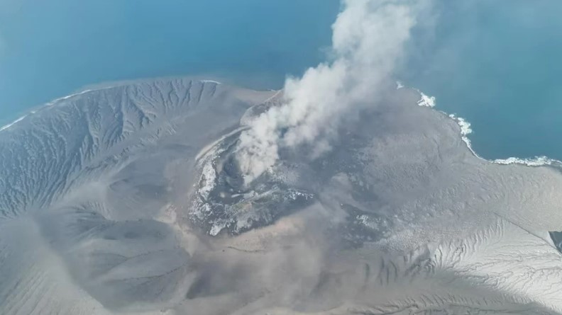 Shpërthimi i vullkanit në Indonezi  mbi 2 mijë fluturime të anuluara dhe 270 mijë pasagjerë të bllokuar në aeroporte