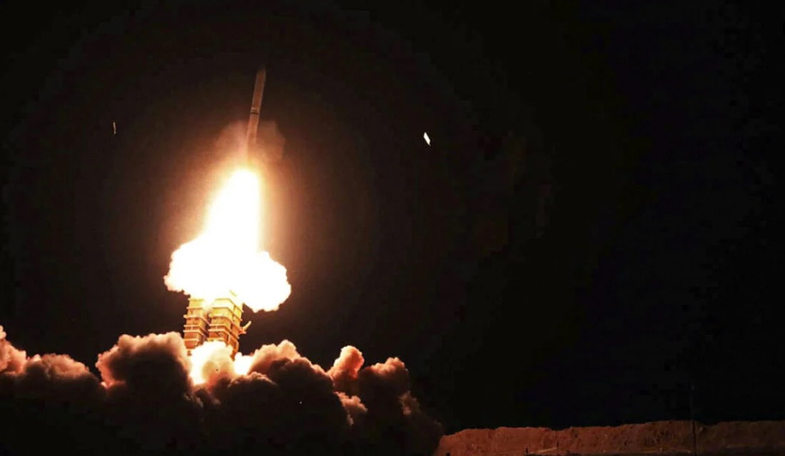  Ndizet  Lindja e Mesme  Irani i përgjigjet sulmeve amerikane dhe kërcënimeve të Trump me raketa e dronë në rajonin e Gjirit 