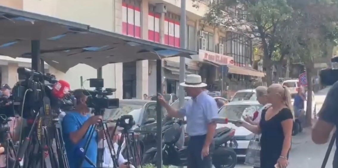 VIDEO   O ordiner  vodhe gjithë tokën e fisit   Tensione para SPAK ut  qytetarja përplaset me Jamarbër Malltezin  dhëndri i Berishës  Je mashtruese 