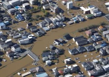 VIDEO/ Japonia nën ‘tërbimin’ e tajfunit, dy të vdekur dhe përmbytje massive! 275 fluturime të anuluara dhe 1.6 milionë banorë të evakuuar