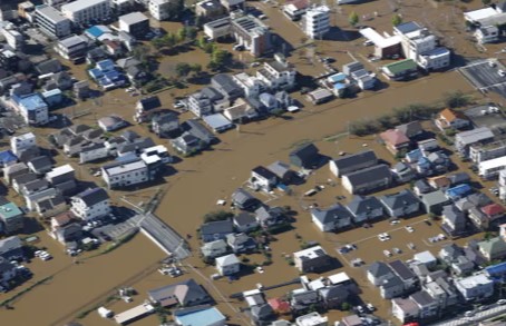 VIDEO  Japonia nën  tërbimin  e tajfunit  dy të vdekur dhe përmbytje massive  275 fluturime të anuluara dhe 1 6 milionë banorë të evakuuar