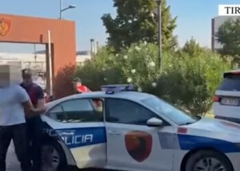 VIDEO/ Dhunoi Eduart Kuçin, momenti kur arrestohen Jozefin Marku dhe shoku i tij! Policia: U fsheh në tualet, përballet me 5 akuza! Dy në kërkim