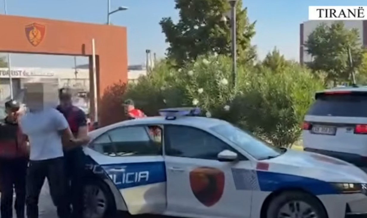 VIDEO  Dhunoi Eduart Kuçin  momenti kur arrestohen Jozefin Marku dhe shoku i tij  Policia  U fsheh në tualet  përballet me 5 akuza  Dy në kërkim