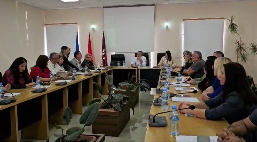 Këshilli Bashkiak i Cërrikut rrëzon Territorialen e PS së dhe voton kundër bashkimit me Elbasanin 